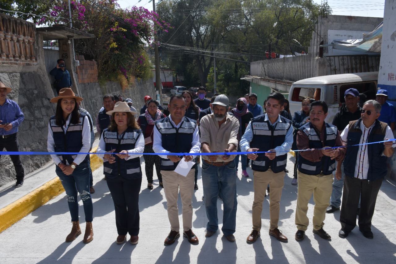Alcalde de Apetatitlán, Ángelo Gutiérrez, entrega obras en Tecolotla